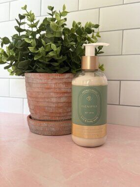 Bath and Body Works Aromatherapy Eucalyptus Moisturizing body lotion